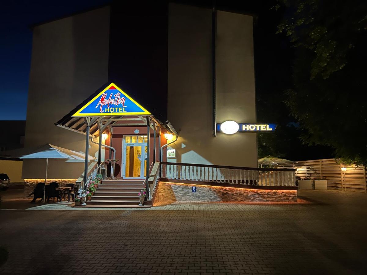 Hotel Medaillon Magdeburg Exterior foto
