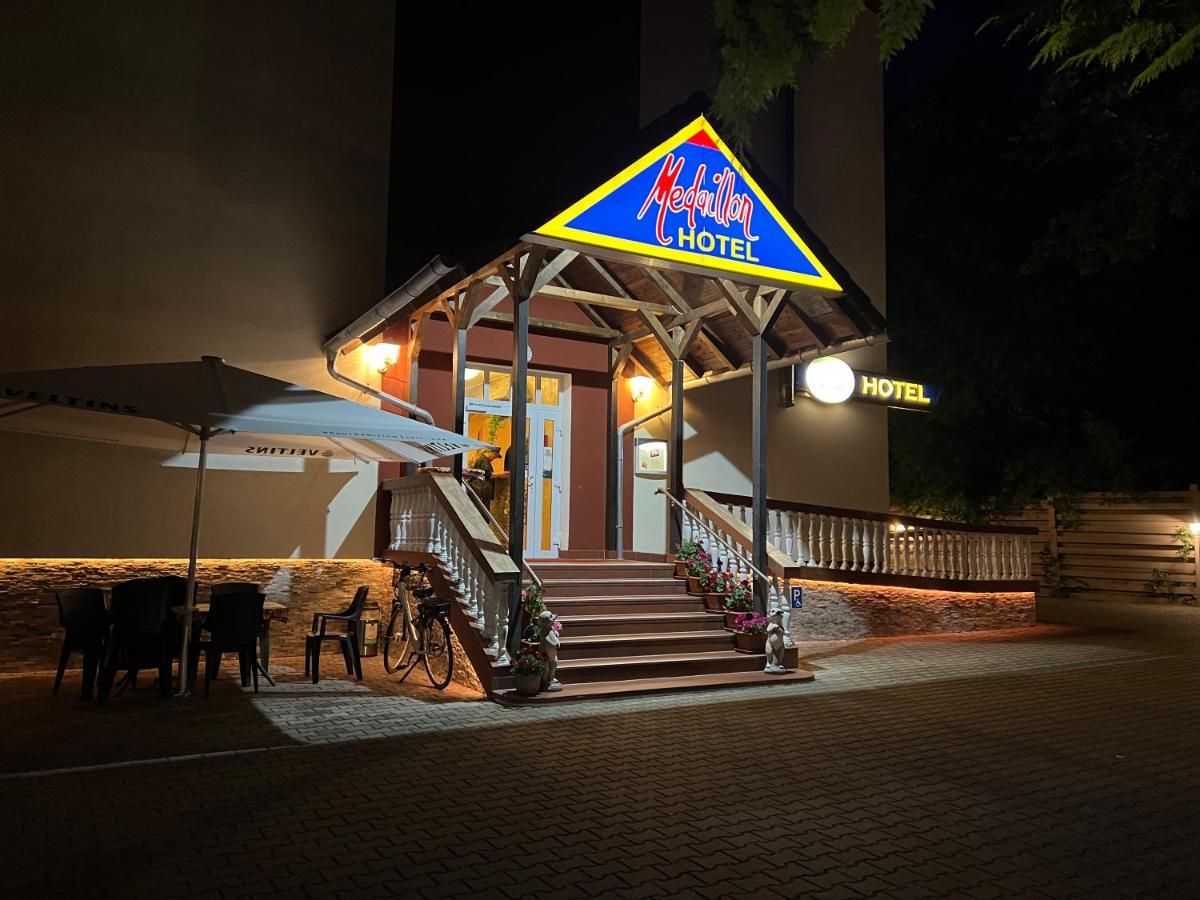 Hotel Medaillon Magdeburg Exterior foto